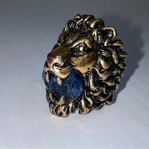 GUCCI - authentic lion head ring with blue crystal